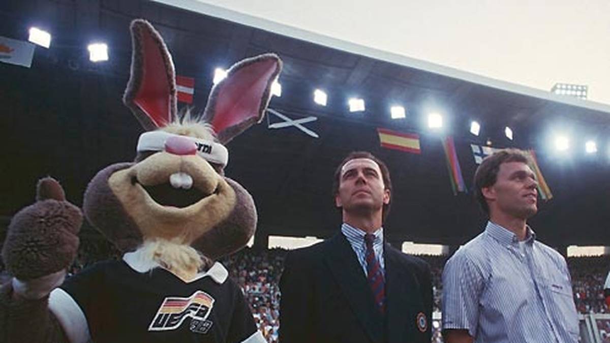 1988 findet in Deutschland die Europameisterschaft statt. Im Halbfinale ist diesmal Endstation für die DFB-Elf, die Niederlande revanchieren sich für die 1:2-Niederlage im WM-Finale 1974