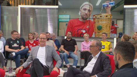 Premiere im STAHLWERK Doppelpass: Die Sendung schaltet erstmals live in einen Mannschaftsbus. Pokalsieger Kevin Kampl nimmt die Runde mit und erzählt von Leipzigs Partynacht.