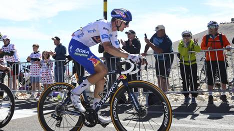 Valentin Paret-Peintre siegt am legendären Mont Ventoux. Der Franzose setzt sich in einem packenden Schlussspurt durch. Florian Lipowitz zeigte erneut ein starkes Rennen.