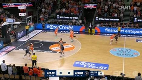 Die BBL-Highlights der Basketball-Partie ratiopharm ulm - Veolia Towers Hamburg im Video.
