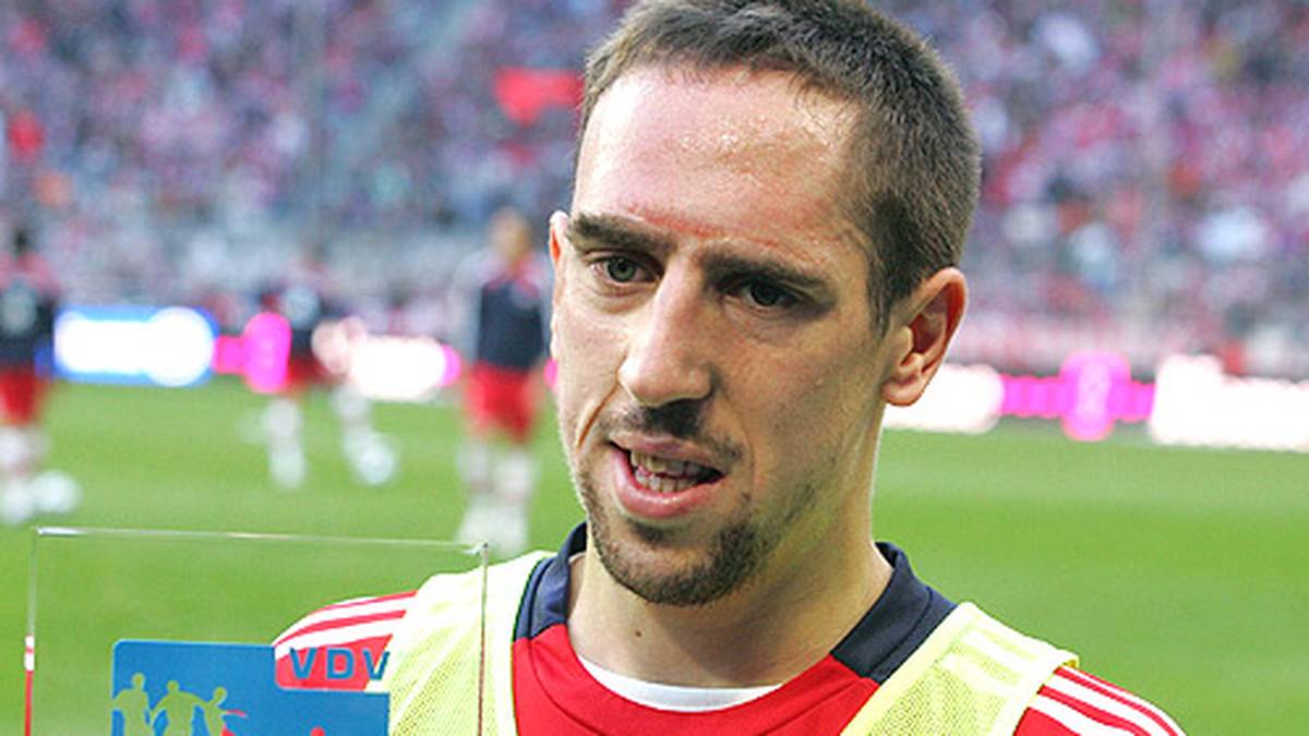 Ribéry erzielte elf Treffer in der Liga und drei Tore im UEFA-Pokal, in der die Bayern das Halbfinale erreichten. Am Saisonende wurde der Ballkünstler zum Fußballer des Jahres in Deutschland und Frankreich erkoren. Auch die Vereinigung der Vertragsfußballer ernannte ihn zum Spieler der Saison
