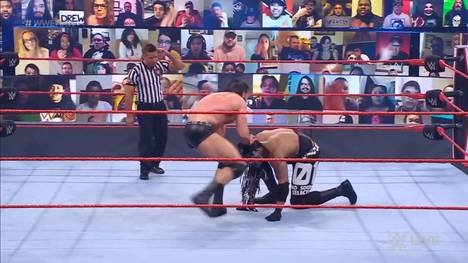 Die maskierten Riesen T-Bar und Mace messen sich bei WWE RAW mit Drew McIntyre und Braun Strowman - die am Ende die wahren Gesichter ihrer Gegner enthüllen.