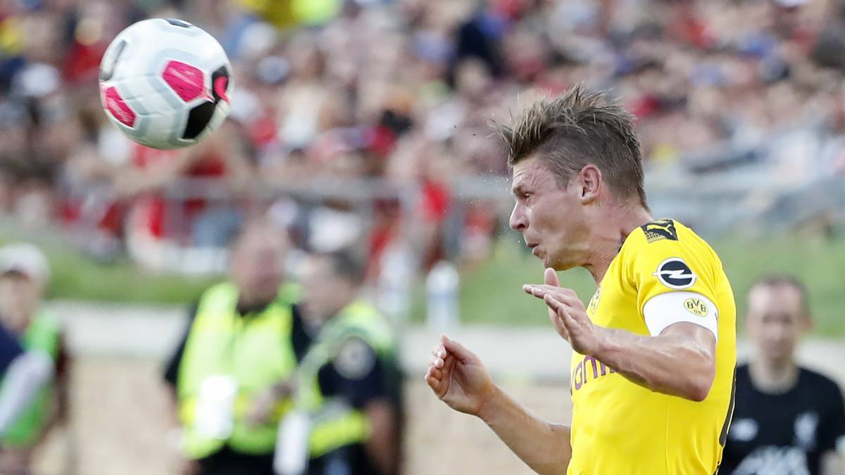 RECHTSVERTEIDIGER: LUKASZ PISZCZEK verpasste verletzungsbedingt einen Großteil der vergangenen Rückrunde. Der 34 Jahre alte Routinier dürfte auch in der kommenden Saison die eine oder andere Verschnaufpause bekommen. Im Supercup in der Startelf, gegen Coman aber das eine oder andere Mal überfordert