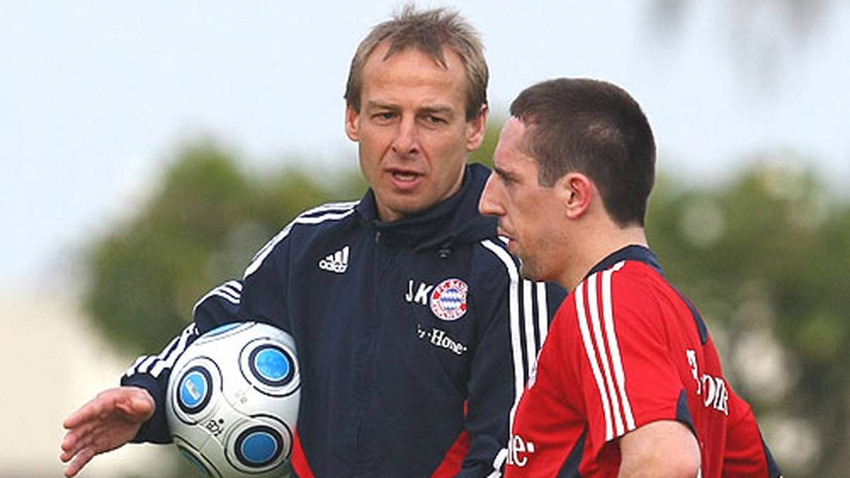 Die Zeit unter Hitzfelds Nachfolger Jürgen Klinsmann war nicht nur für die Bayern quälend. Auch Ribéry kam nicht an seine Leistungen des Vorjahres heran und erlebt eine eher schwächere Spielzeit, in er jedoch immerhin neun Tore erzielte