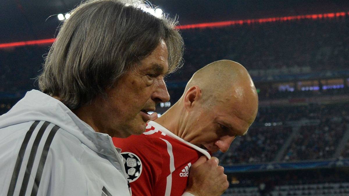 Während seiner Abstinenz beim Rekordmeister haben einige Bayern-Profis, wie zum Beispiel Arjen Robben, weiterhin Müller-Wohlfahrt als behandelnden Arzt aufgesucht