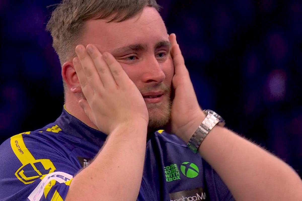 Luke Littler gewinnt die Darts WM 2025 gegen Michael van Gerwen mit 7:3 und krönt sich zum jüngsten Weltmeister aller Zeiten. Die ersten Momente nach seinem Triumph gibt es hier im Video.