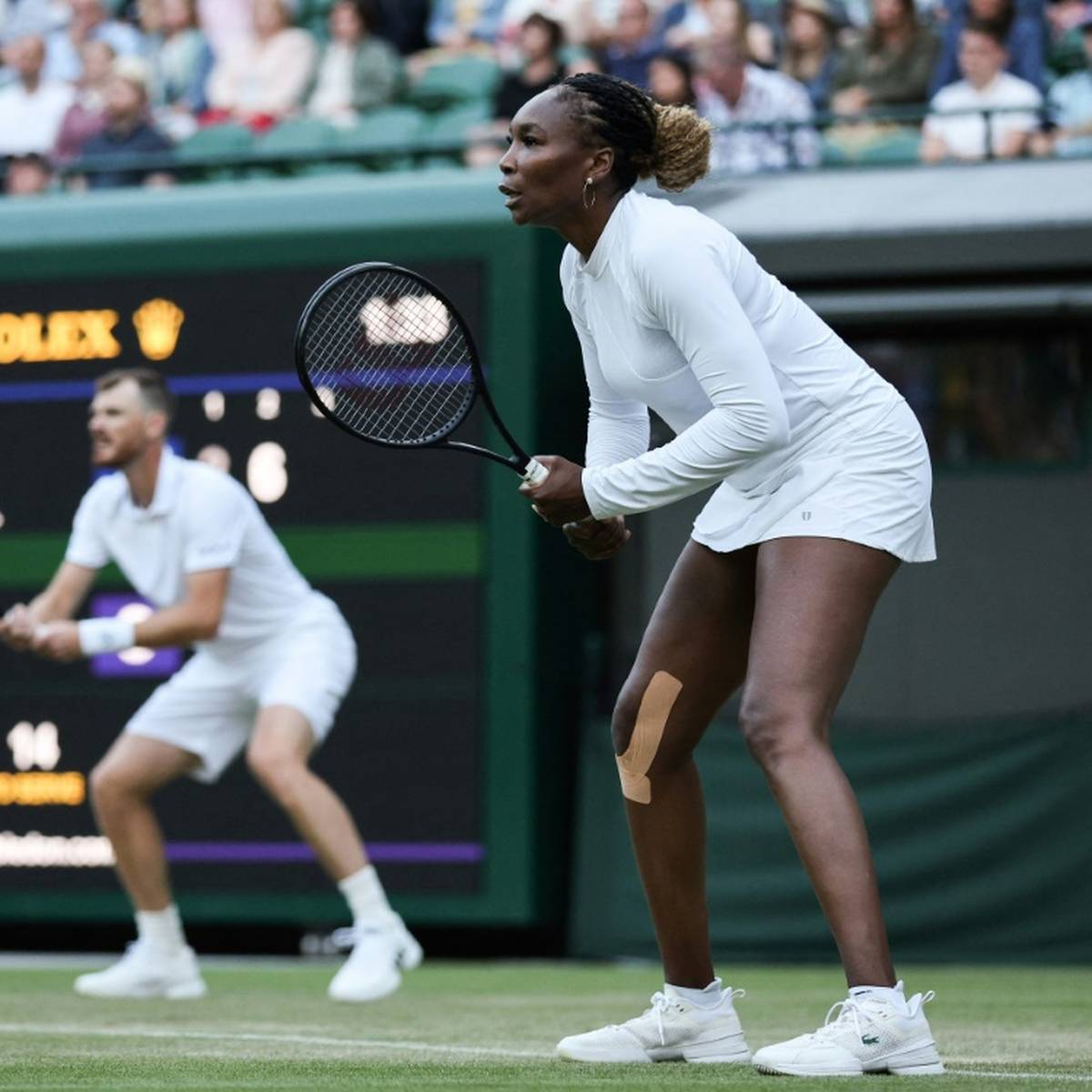 Venus Williams aus den USA ist bei ihrem Comeback im Wimbledon-Mixed an der Seite des Briten Jamie Murray im Achtelfinale ausgeschieden.