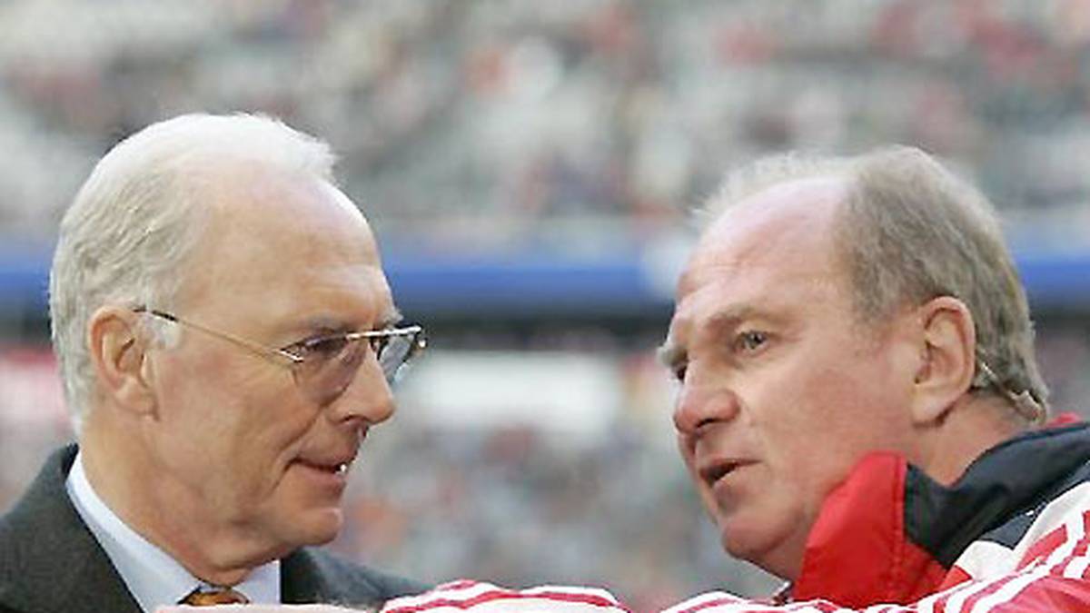 Zusammen mit Manager Uli Hoeneß bildet Beckenbauer über Jahre ein höchst erfolgreiches Gespann beim Rekordmeister