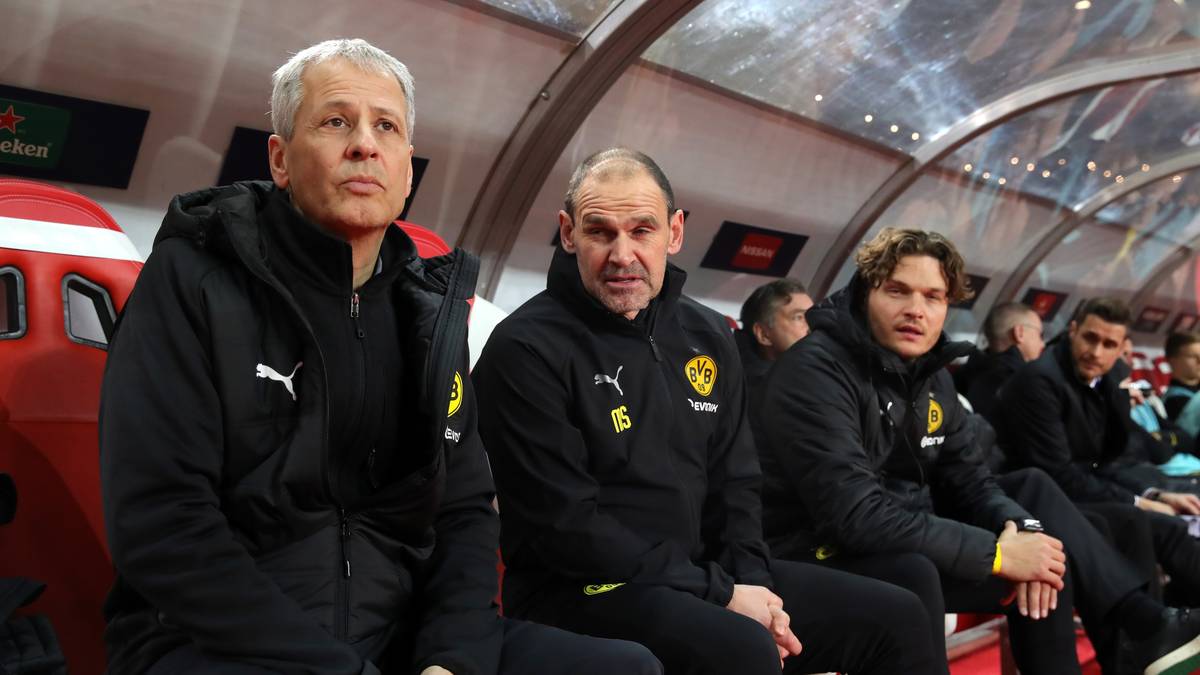 Zwölf Monate später sind nicht nur Vorlagengeber und Torschütze Geschichte. Auch auf der Trainerbank hat mit Lucien Favre längst ein anderer Platz genommen. Vom 18-Mann-Kader, den Stöger gegen Freiburg aufgeboten hatte, tragen am Tag nach dem Deadline Day 2019 nur noch acht Spieler Schwarz-Gelb