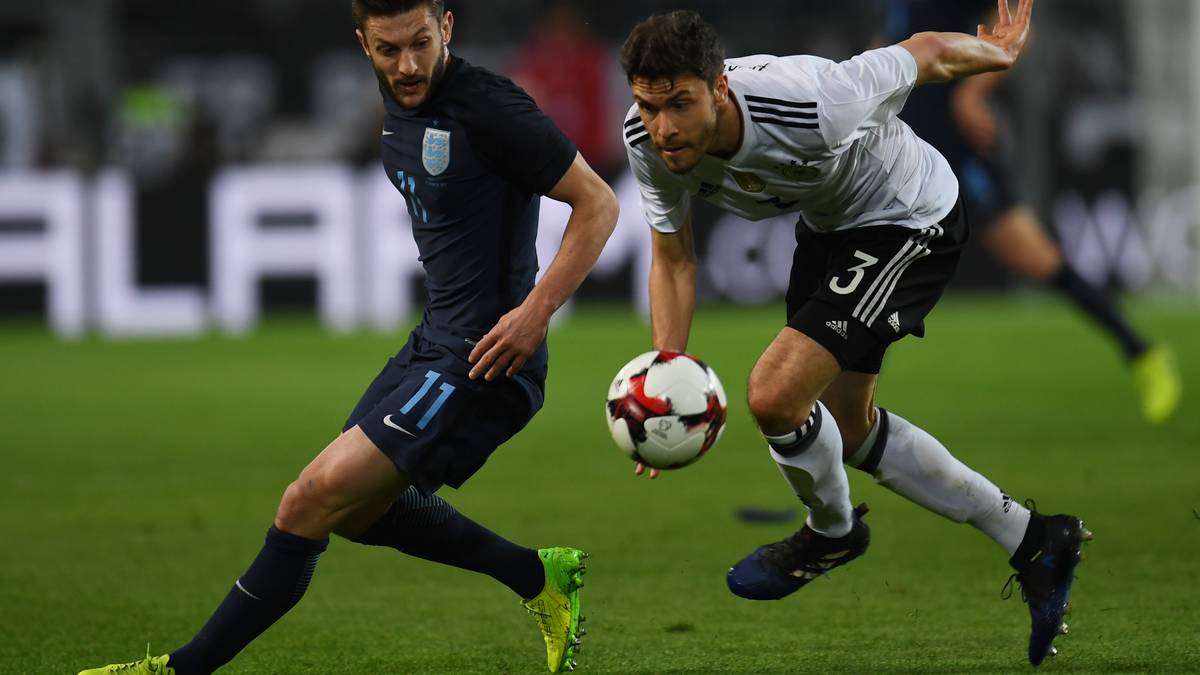 Die deutsche Hintermannschaft wackelt. Auch Jonas Hector hinterlässt keinen besonders stabilen Eindruck
