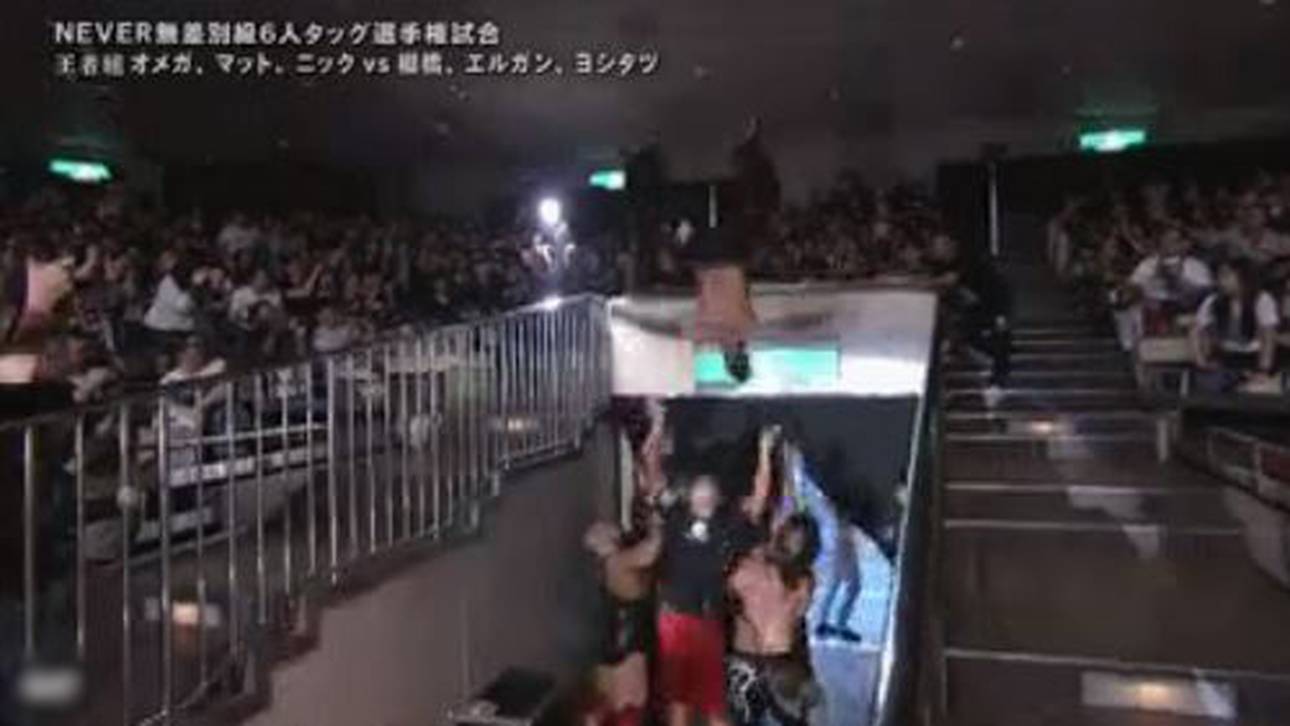 Irrwitz-Salto: Wrestler im Hospital