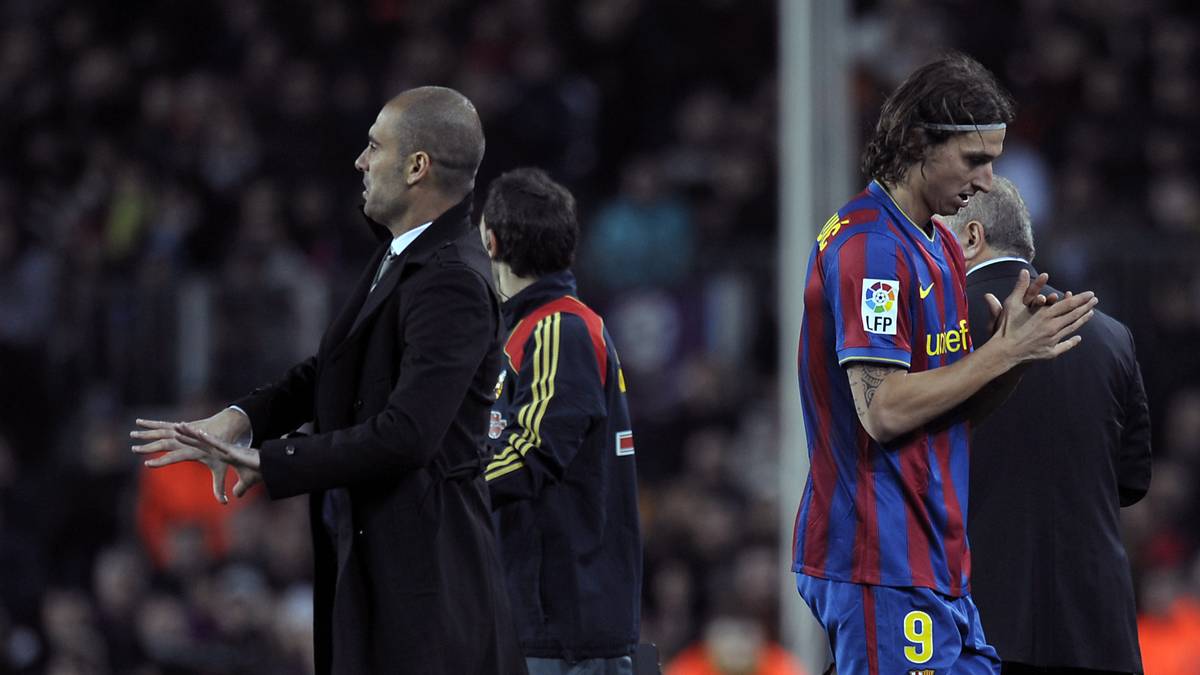 Ibrahimovic beklagte sich hinterher darüber, dass Guardiola ihn seit dieser Unterredung kühl ignoriert hätte. Nicht Ibrahimovic' Art: Er schrie Guardiola in der Kabine schließlich an: "Du hast keine Eier" und warf einen Kasten mit Trainingszeug nach ihm. Guardiolas Reaktion: Er schwieg - und räumte die Box wieder ein