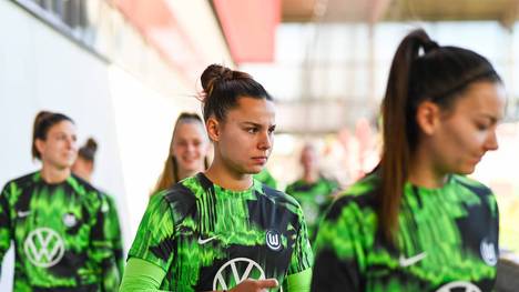 Der FC Bayern macht einen sensationellen Transfer perfekt. Lena Oberdorf kommt vom Bundesliga-Rivalen VfL Wolfsburg nach München.