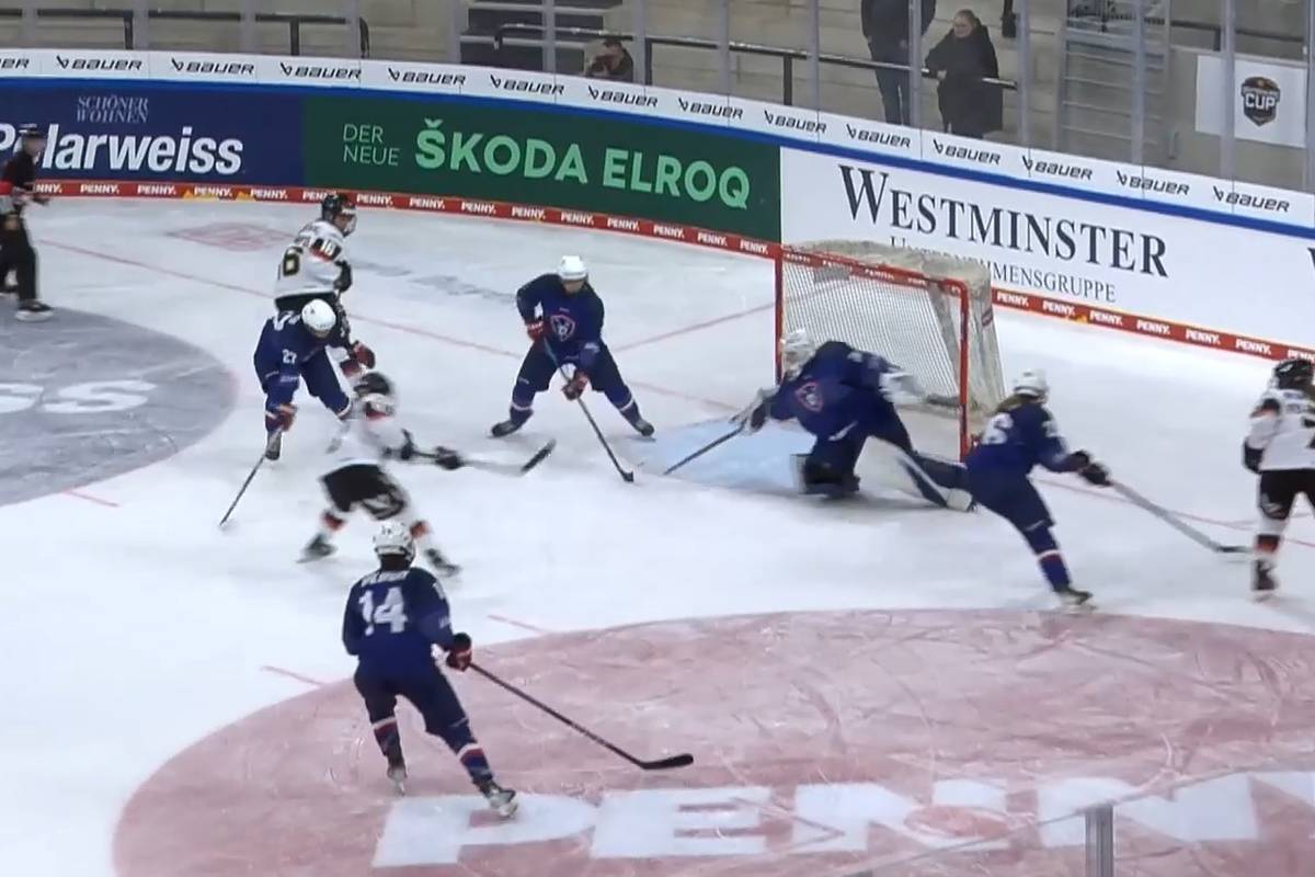 Die DEB-Frauen gewinnen ihr Auftaktspiel beim Deutschland Cup souverän gegen Frankreich und zeigen zeitweise schönes Eishockey.