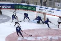 Die DEB-Frauen gewinnen ihr Auftaktspiel beim Deutschland Cup souverän gegen Frankreich und zeigen zeitweise schönes Eishockey.