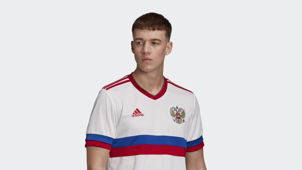 Auch auswärts spielt das russische Team in den Nationalfarben.