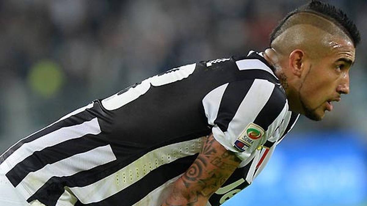 Die Villa Vidals wird leer geräumt, während sich der Spieler bei einem Abendessen befindet