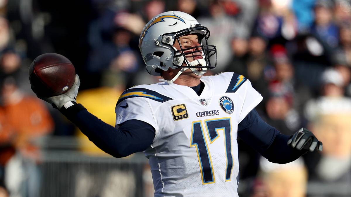 Rivers warf 32 Touchdowns wie Top-Star Drew Brees von den Saints, leistete sich aber auch zwölf Interceptions. Er geht in seine 17. NFL-Saison, ist schon 37 - eigentlich ein Fragezeichen in Sachen Verletzungsrisiko. Aber: Rivers ist ein Eisenmann, hat seit 2006 nie ein Spiel verpasst