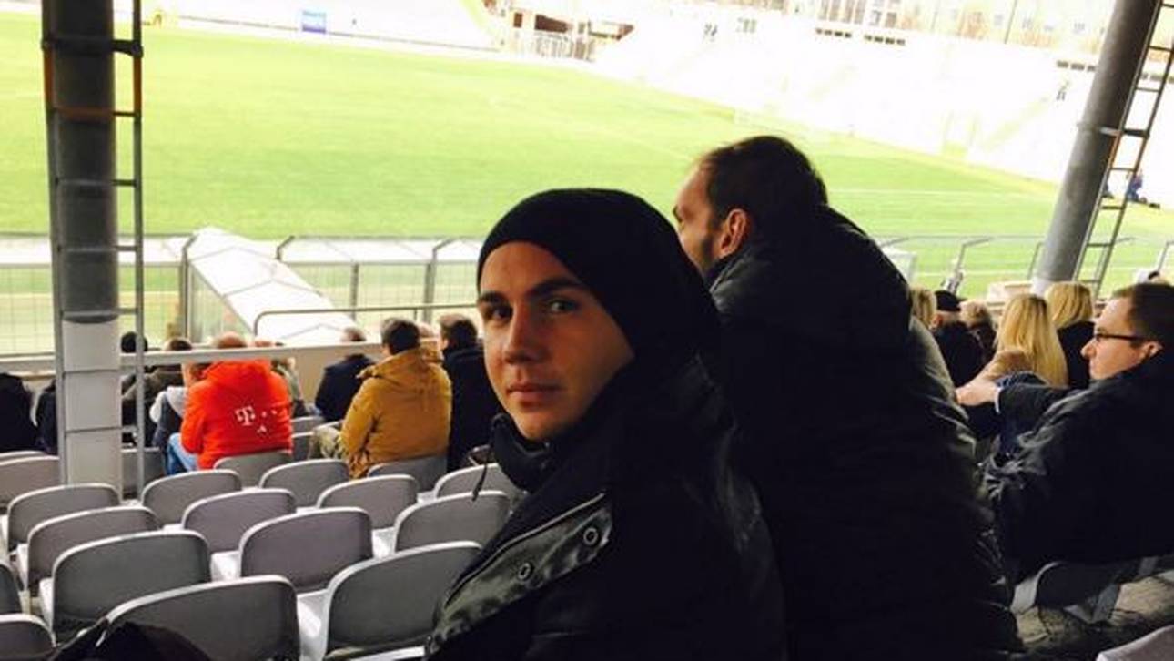 Götze schaut Bayern-Bubis zu