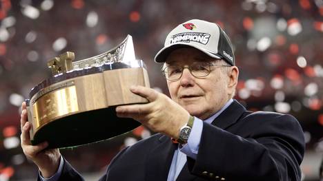GLENDALE, AZ - JANUARY 18:  Owner Bill Bidwill of the Arizona Cardinals holds up the George S. Halas trophy after winning the NFC championship game against the Philadelphia Eagles on January 18, 2009 at University of Phoenix Stadium in Glendale, Arizona. The Cardinals defeated the Eagles 32-25 to advance to the Super Bowl.  (Photo by Jamie Squire/Getty Images)