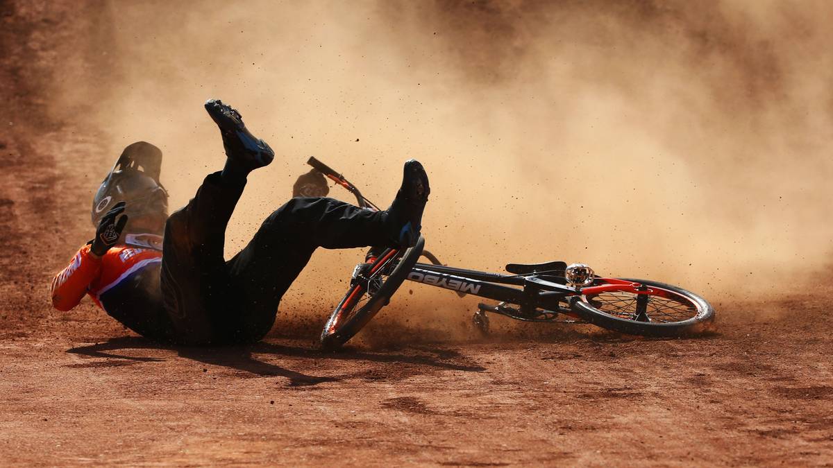 Spektakulärer Sturz von Jelle van Gorkom beim Finale der BMX-Wettbwerbe bei den Europaspielen in Baku