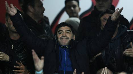 Diego Armando Maradona jubelt und grinst