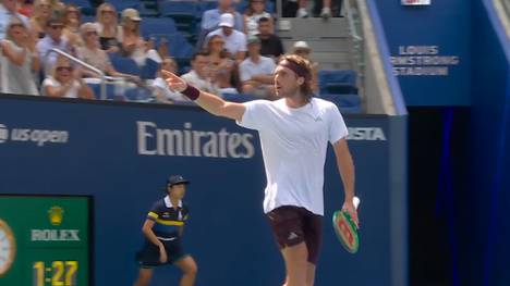 Stefanos Tsitsipas sorgt bei den US Open für eine Überraschung. Der Grieche bezwingt in der ersten Runde den hoch gehandelten Arthur Fils, der nach seinem Titel in Cincinnati als Geheimfavorit für New York galt.