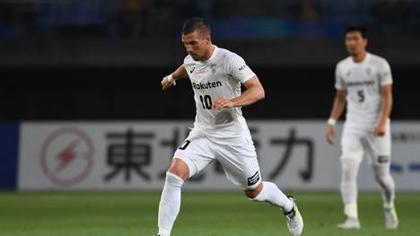 Lukas Podolski feiert mit Vissel Kobe den japanischen Pokalsieg