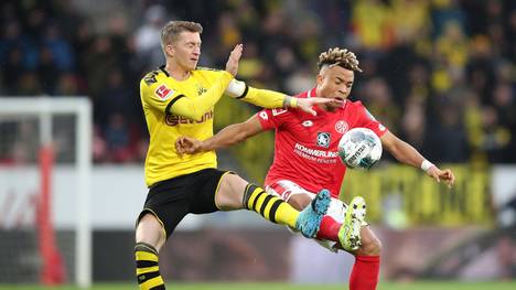 MAINZ, GERMANY - DECEMBER 14: Pierre Kunde Malong of 1. FSV Mainz 05 battles for possession with Marco Reus of Borussia Dortmund during the Bundesliga match between 1. FSV Mainz 05 and Borussia Dortmund at Opel Arena on December 14, 2019 in Mainz, Germany. (Photo by Christian Kaspar-Bartke/Bongarts/Getty Images)
