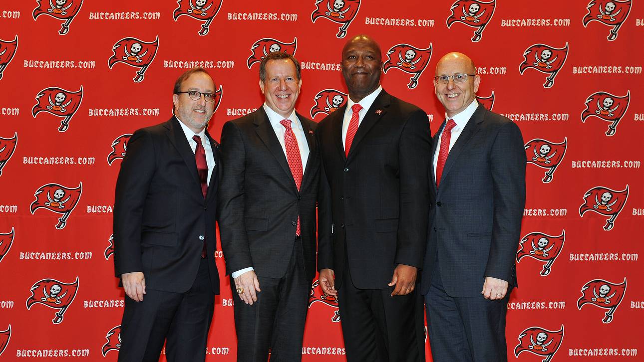 Tampa Bay Buccaneers introduce Lovie Smith