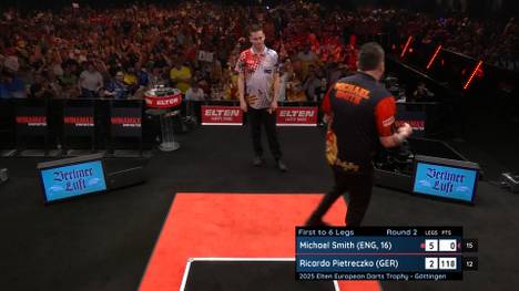 Ricardo Pietreczko scheitert in der zweiten Runde an Michael Smith und scheidet damit aus. Smith, der sich aktuell in einer Krise befindet, steht in der nächten Runde.
