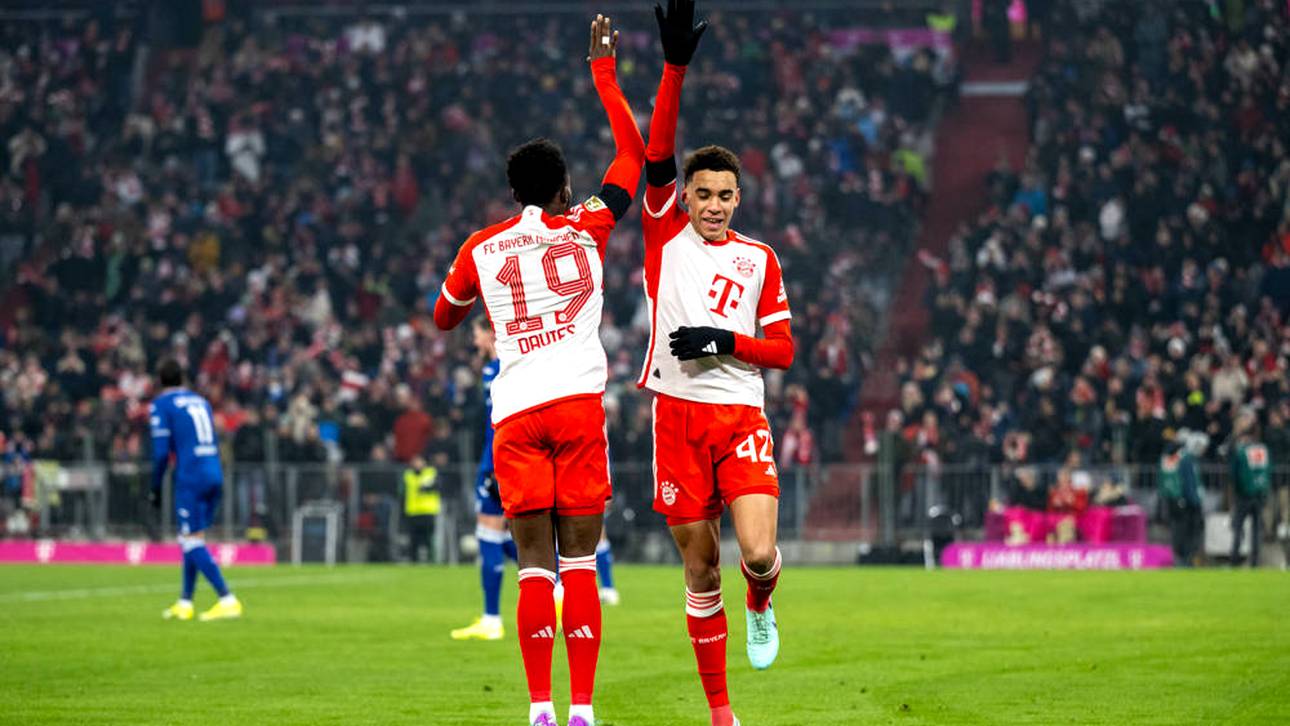 Jamal Musiala jubelt mit Kumpel Alphonso Davies