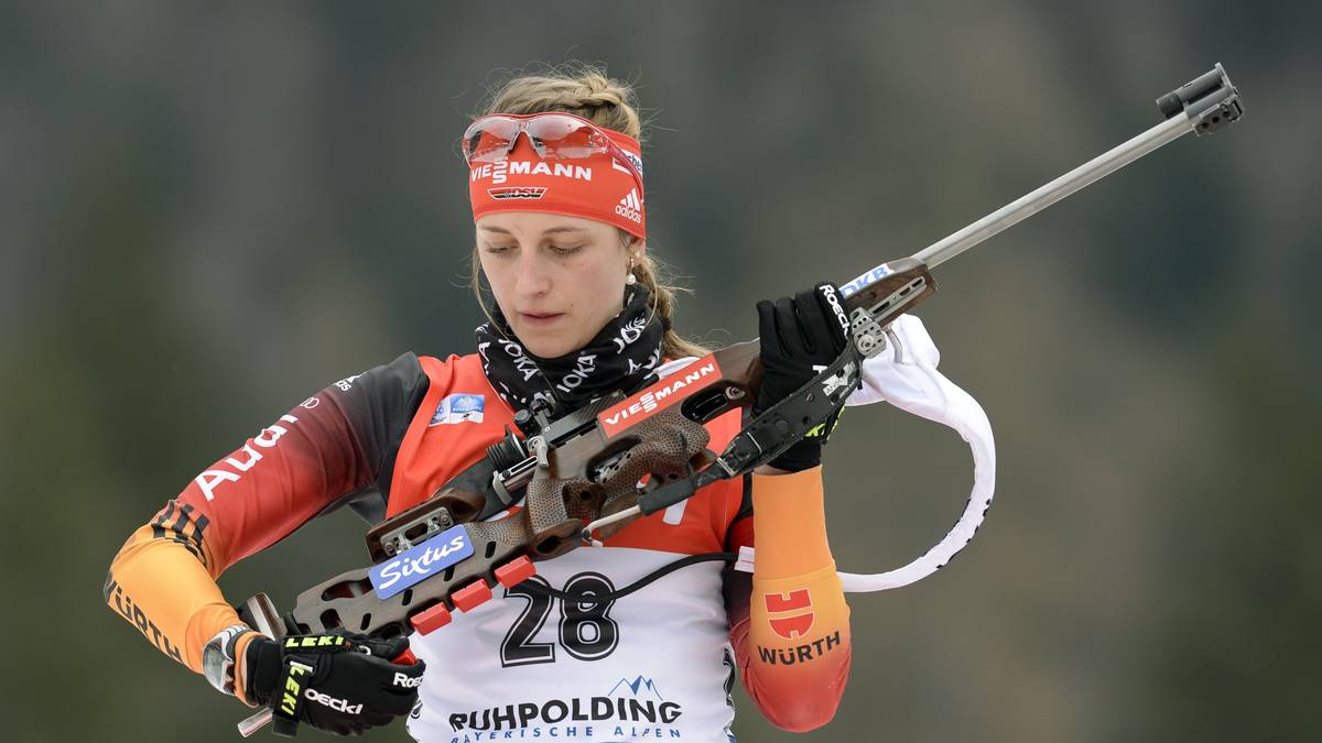 Vor drei Jahren war Vanessa Hinz noch Langläuferin, nun ist sie eine der Top-Schützinnen im Feld. Im Laufen noch mit Defiziten, aber eine wichtige Größe in der Staffel. Mit Platz sechs am zweiten Weltcup-Wochenende in Hochfilzen qualifiziert sich Hinz bereits früh für die WM. Das weitgehend flache Streckenprofil in Kontiolahti könnte ihr entgegenkommen