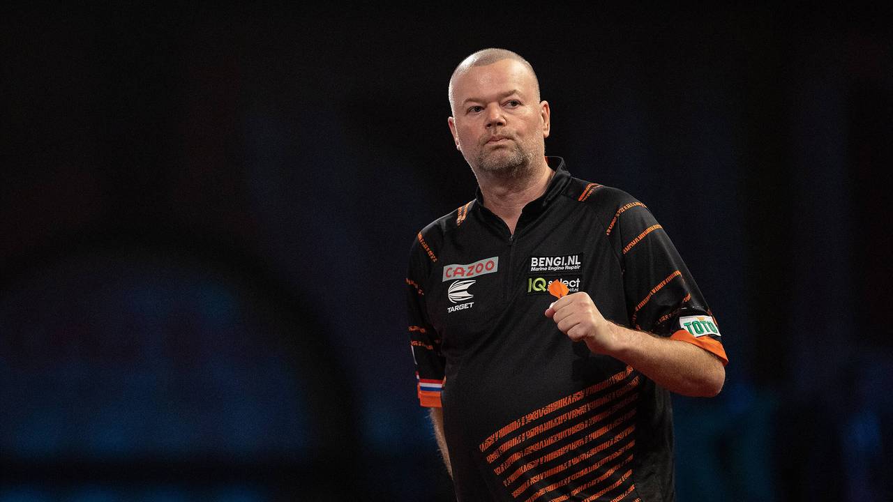 Darts WM 2023: Raymond van Barneveld gewinnt gegen Ryan Meikle mit 3:1