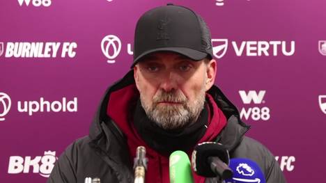 Trainer Jürgen Klopp hat allen Grund zur Freude: Der FC Liverpool überwintert nach dem 2:0-Sieg gegen Burnley mit maximal einem Punkt Abstand zur Tabellenspitze, falls Arsenal am Mittwoch gewinnen sollte.