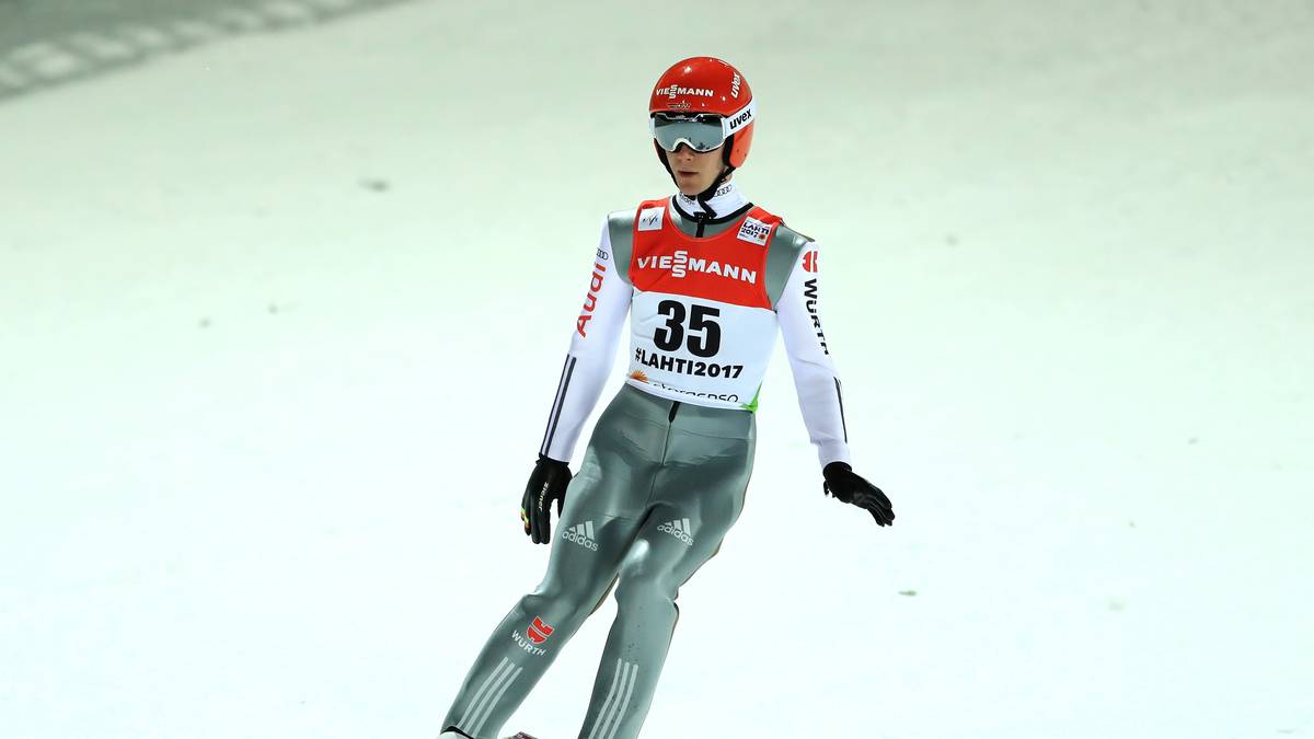 Ein großer Einzelerfolg fehlt dem 25-Jährigen aber noch. Mit dem Team konnte er bei der Skiflug-WM 2016 immerhin die Silbermedaille holen. Das Besondere für ihn an der Tournee sind jedoch die Fans: "Mit ihrer Unterstützung springen zu dürfen, ist Gänsehaut pur und ein einzigartiges Erlebnis"
