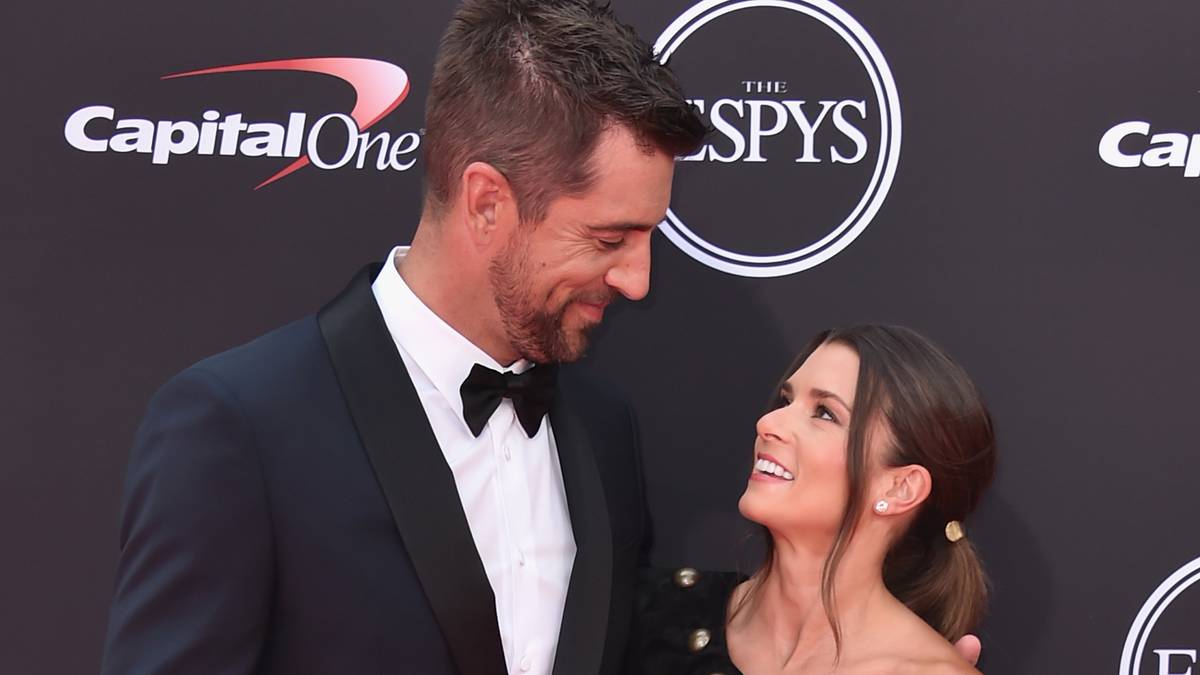 Das Liebesaus mit Olivia Munn nach drei Jahren Beziehung hat Aaron Rodgers gut verkraftet. Er ist nun mit Danica Patrick liiert