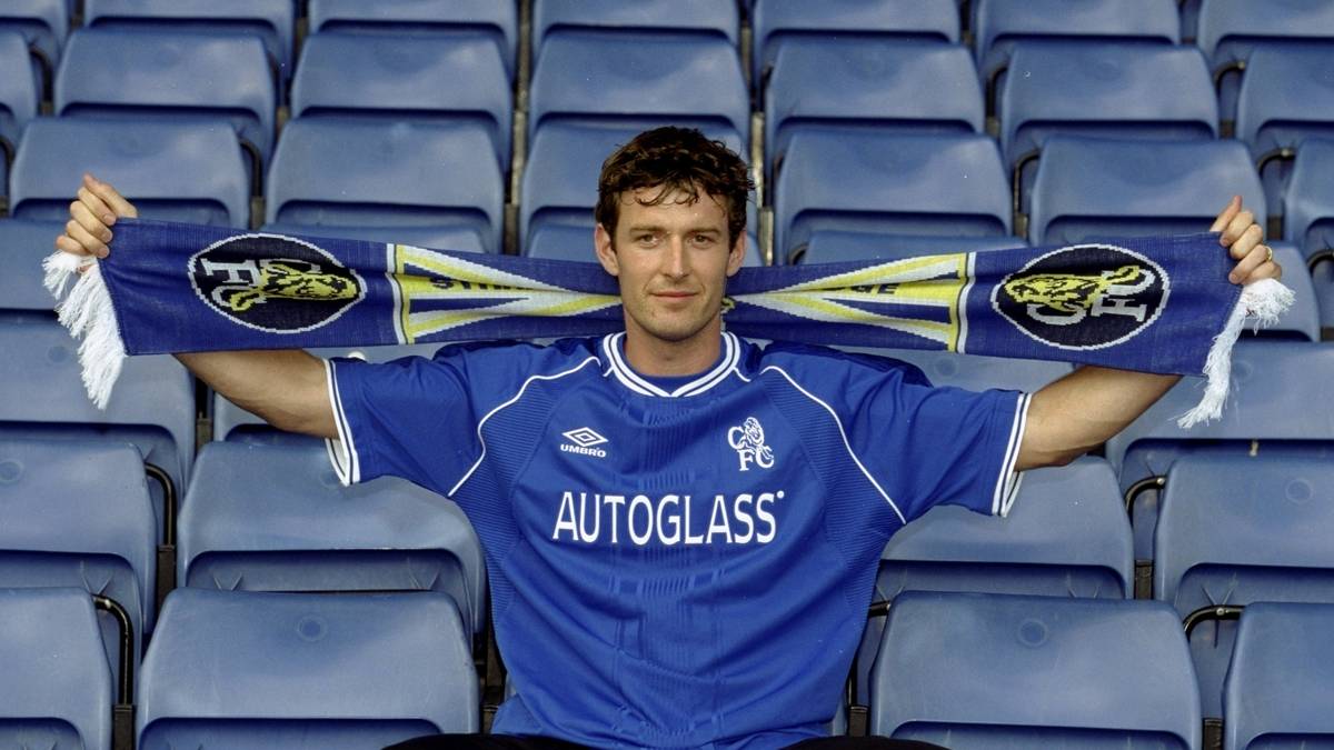Platz 8 - CHRIS SUTTON (Chelsea): Der bullige Angreifer trifft für Blackburn in fünf Jahren Premier League bei 140 Einsätzen 48 mal. Das ruft die Londoner auf den Plan. Für 15 Millionen Euro kommt Sutton zu Chelsea. Verheerende Bilanz dort: 28 Spiele, ein Tor. Der Stürmer flüchtet für 9,5 Millionen Euro zu Celtic. VERLUST: 5,5 Millionen Euro