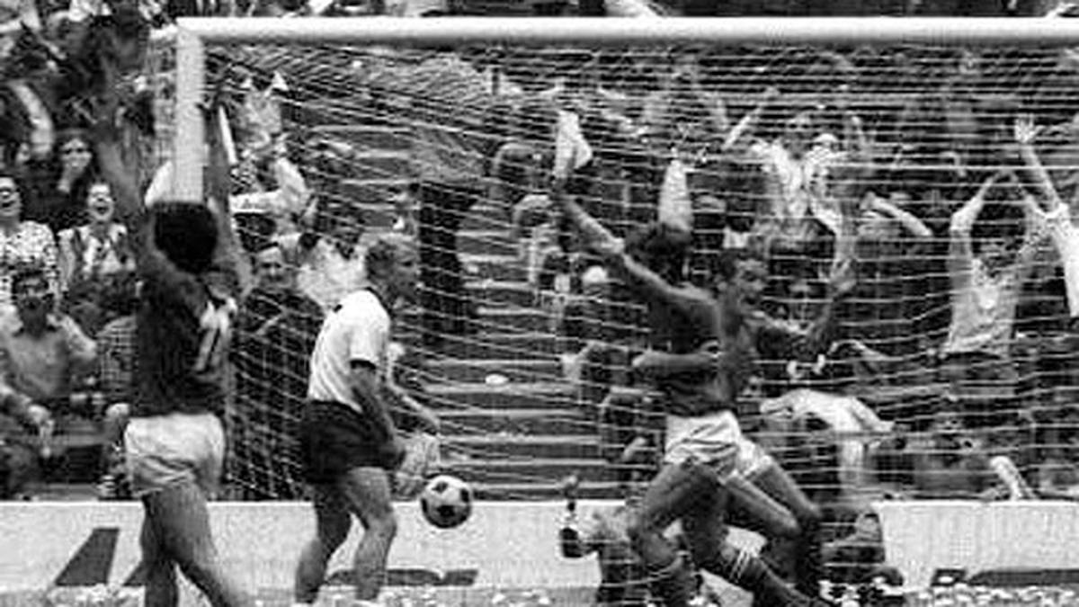 Mitten in die Euphorie hinein dann der letzte Tiefschlag für die DFB-Elf. Nur 60 Sekunden später trifft Gianni Rivera zum 4:3-Endstand und stößt die Deutschen ins Tal der Tränen