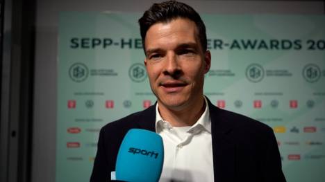 Bundesliga-Schiedsrichter Harm Osmers äußert sich zur wachsenden Kritik am VAR. Auch zur Entwicklung des deutschen Schiedsrichter-Wesens gibt er Einblicke.