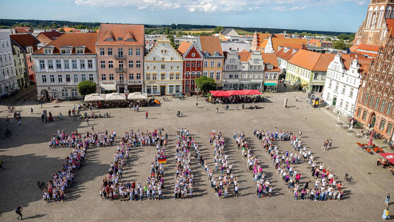 Fans in Greifswald würdigen Toni Kroos