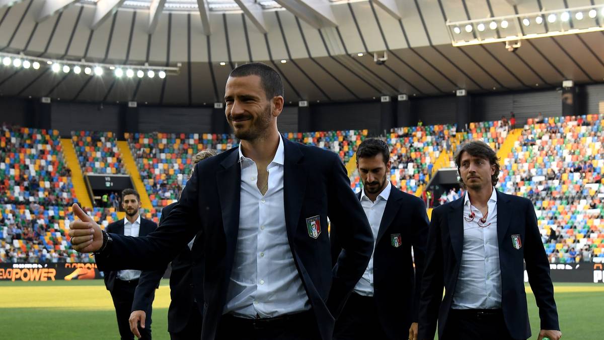 LEONARDO BONUCCI: Der Königstransfer. Völlig überraschend meldete der AC Milan Vollzug. Einer der besten Abwehrspieler Europas wechselt von Meister Juventus Turin zum einstigen Dauerrivalen. Bonucci zoffte sich wohl so lange mit Juve-Trainer Massimiliano Allegri, bis das Verhältnis nicht mehr zu kitten war. Milan griff zu – und überwies gut 40 Millionen Euro