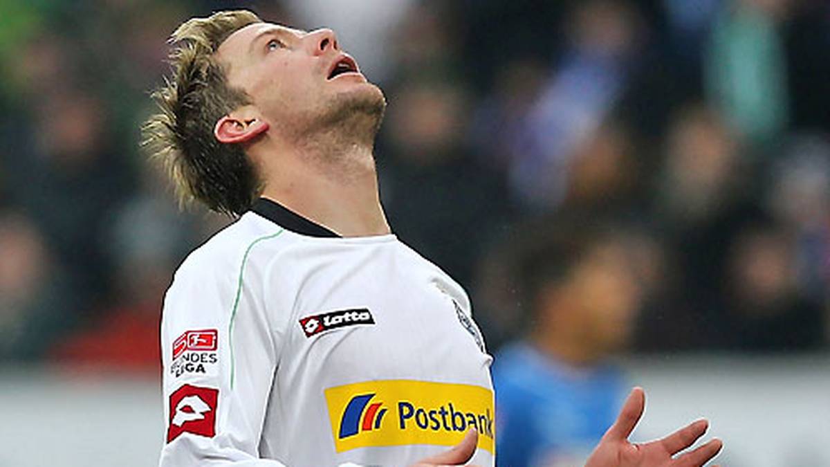 Schock-Moment für Thorben Marx: Der frühere Mittelfeldspieler von Borussia Mönchengladbach wird Opfer eines Einbruchs. Unbekannte Täter entwenden mitten in der Nacht Laptops, iPads und Handys. Währenddessen schlafen Marx, seine Frau und seinen zwei kleinen Töchter im Obergeschoss. Die Diebe klauen zudem den Porsche des Ex-Bundesliga-Spielers