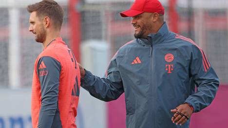 Ex-Bayern-Star Mark van Bommel lobt die Arbeit von Vincent Kompany beim Rekordmeister. Nach der Station in Burnley hätte es der Trainer mit den besseren Spielern jetzt leichter, seine Ideen umzusetzen.