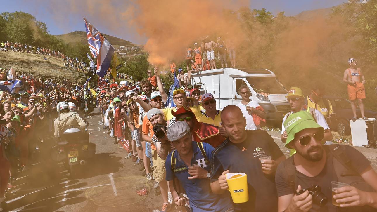 CYCLING-FRA-TDF2015-FANS