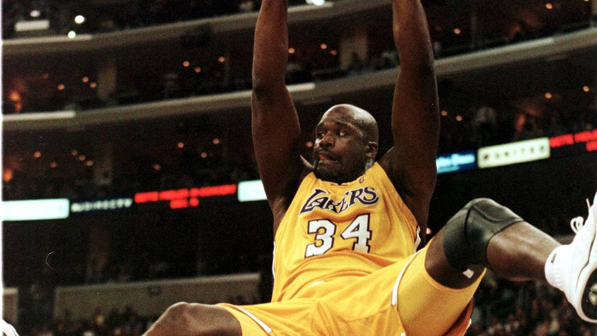 PLATZ 9 - SHAQUILLE O'NEAL: Er gab sich selbst nach drei Lakers-Titeln in Folge den Spitznamen "Most Dominant Ever". Auch wenn Kevin Durant etwas anderes behauptet, Shaq war mehr als nur groß und breit. Seine (individuellen) Trophäen sprechen für sich