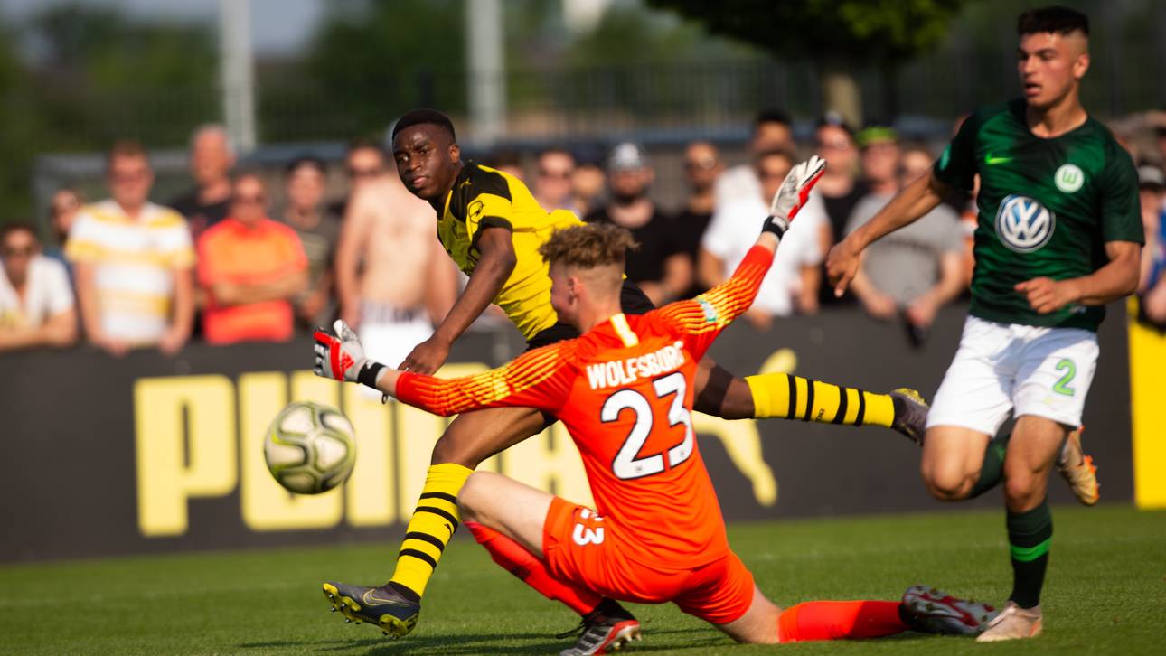 U17: Moukoko führt BVB ins Finale
