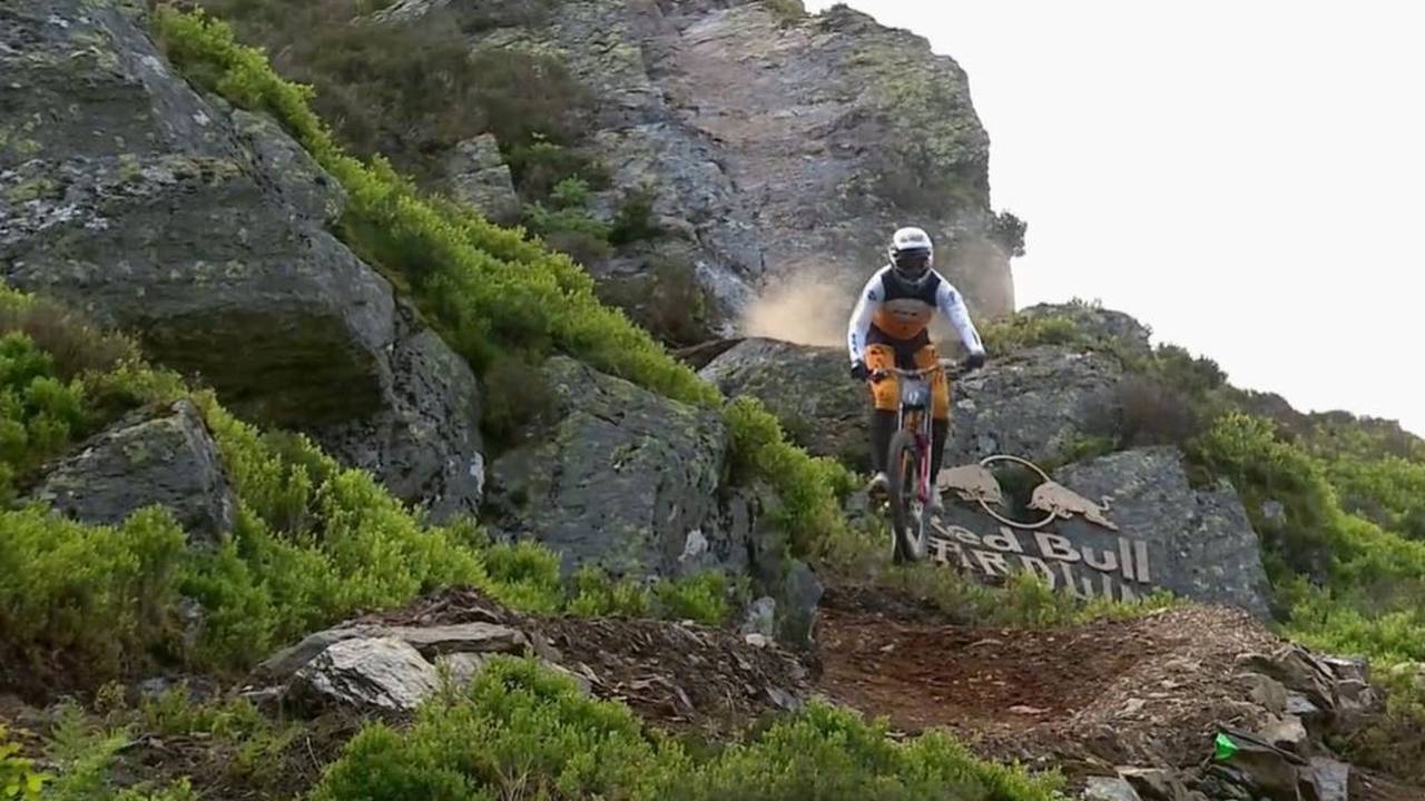 Red Bull Hardline 2024: Diese Abfahrt ist nichts für schwache Nerven