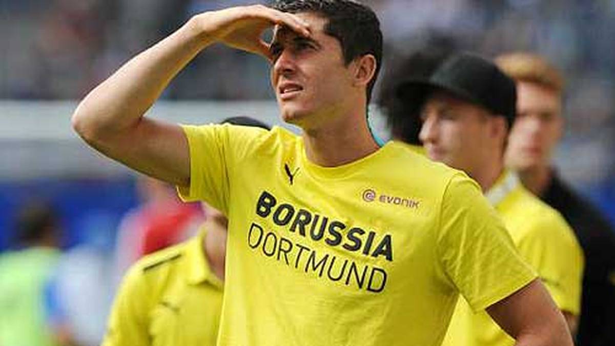Böse Überraschung für den früheren Dortmunder Stürmer Robert Lewandowski im Dezember 2012. Als er sich einen Tag vor dem Pokal-Achtelfinale gegen Hannover im Mannschaftshotel befindet, nutzen dies Einbrecher zu einem Raubzug in dessen Haus. Geklaut werden zahlreiche Wertgegenstände. Es kommt zu einem Schaden im fünfstelligen Bereich
