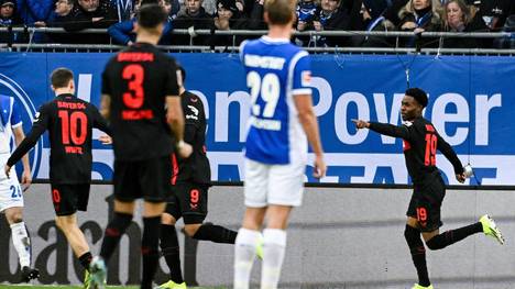 Nathan Tella schießt Bayer Leverkusen zum Sieg